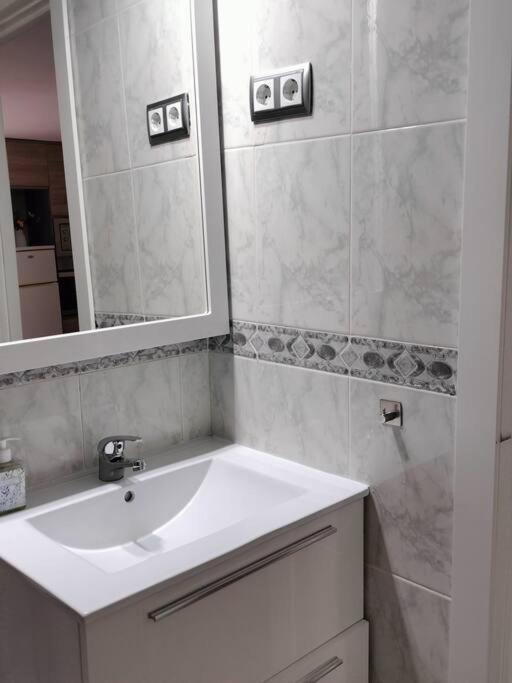 Apartamento La Doncella อัลกาลาเดเอนาเรส ภายนอก รูปภาพ